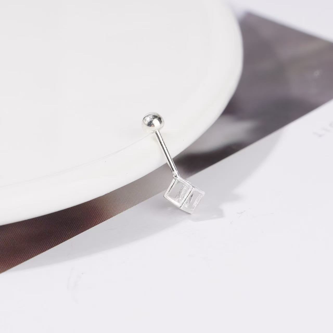 【Moonsee】純銀鎖珠-簍空方塊包鑽(單支)